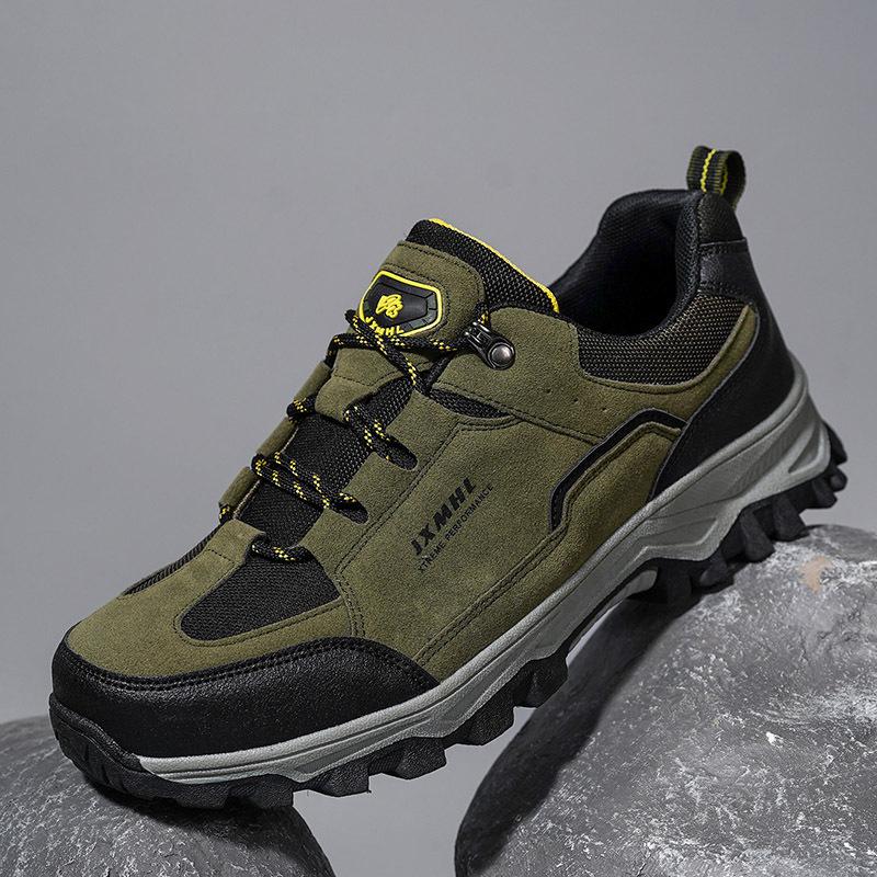 Winter outdoor non-slip and wear-resistant mountaineering shoes waterproof travel shoes soft-soled sports and leisure shoes