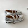Scarpe singole da donna argentate stile retrò francese con punta leggera e rialzo interno, nuove per l'estate 2025, scarpe Mary Jane con punta quadrata per gonna
