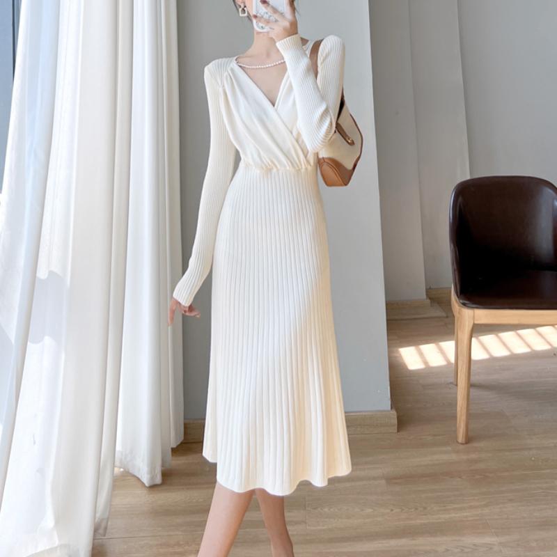 French Vintage Pearl Chain Knit Dress Women's Winter New Gentle High Waisted Base Dresses Korea Chic Designer Casual Clothing