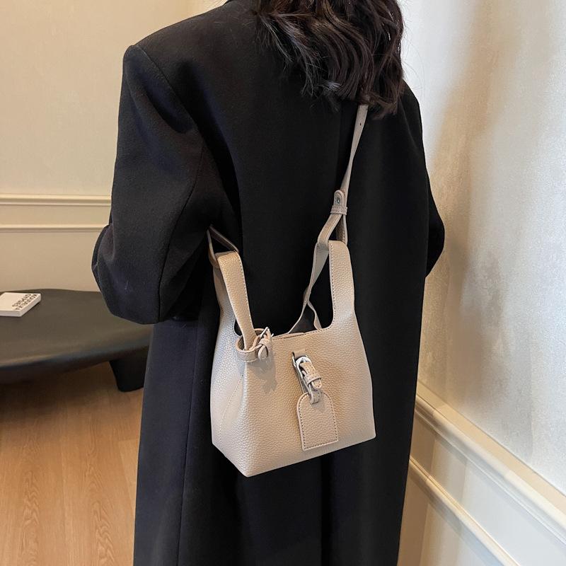 Retro texture handbag women's spring and summer new children and mothers fashionable simple bucket bag solid color messenger bag