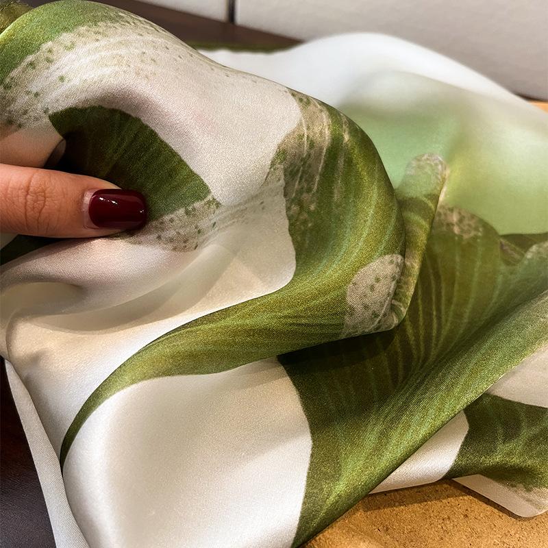 Niche design sense ginkgo silk scarf women's spring fashion mulberry silk scarf versatile and simple 53 small silk scarf