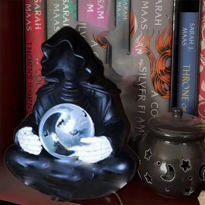 Décoration de Table gothique en Résine pour Halloween, Statue Assise, Figurine de Fantôme Assis tenant une Boule de Cristal Lumineuse, Décoration d'Étagère gothique