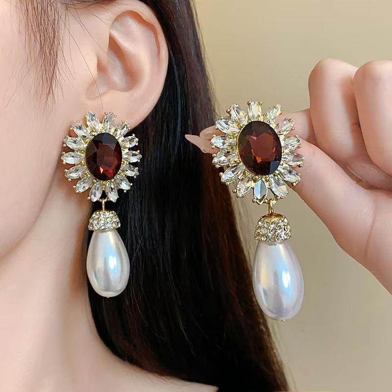 Flower Retro Inlaid Rhinestone Faux Pearl Necklace Earring Set French Style Clavicle Chain Light Luxury Jewelry for Women