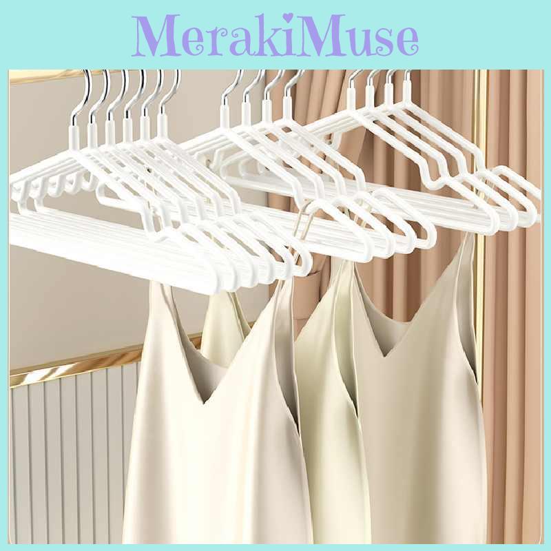 Durable Plastic Hangers For Clothing With Non Slip Design And No Trace Features For Home Use