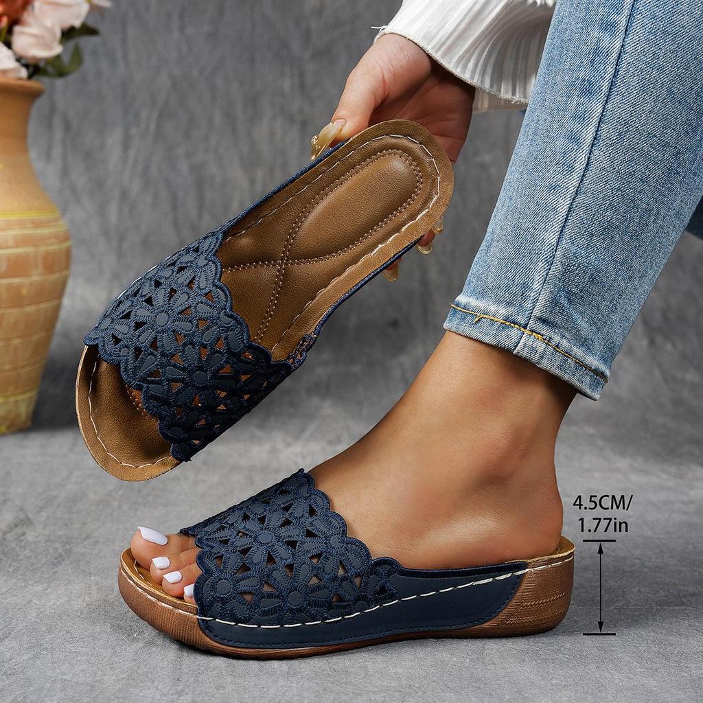 New Large-sized Floral Lace-up Platform Slippers for Women, Paired with Lightweight Wedge Sandals for Outdoor Use On The Beach.
