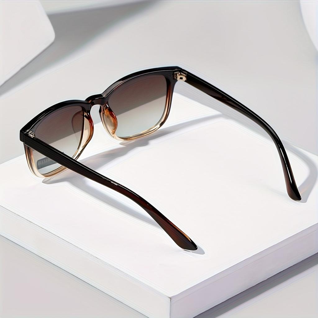 Unisex Retro Polarized, Trendy Driving Eyewear. Style for Men And Women, Lightweight, High-Quality Lenses