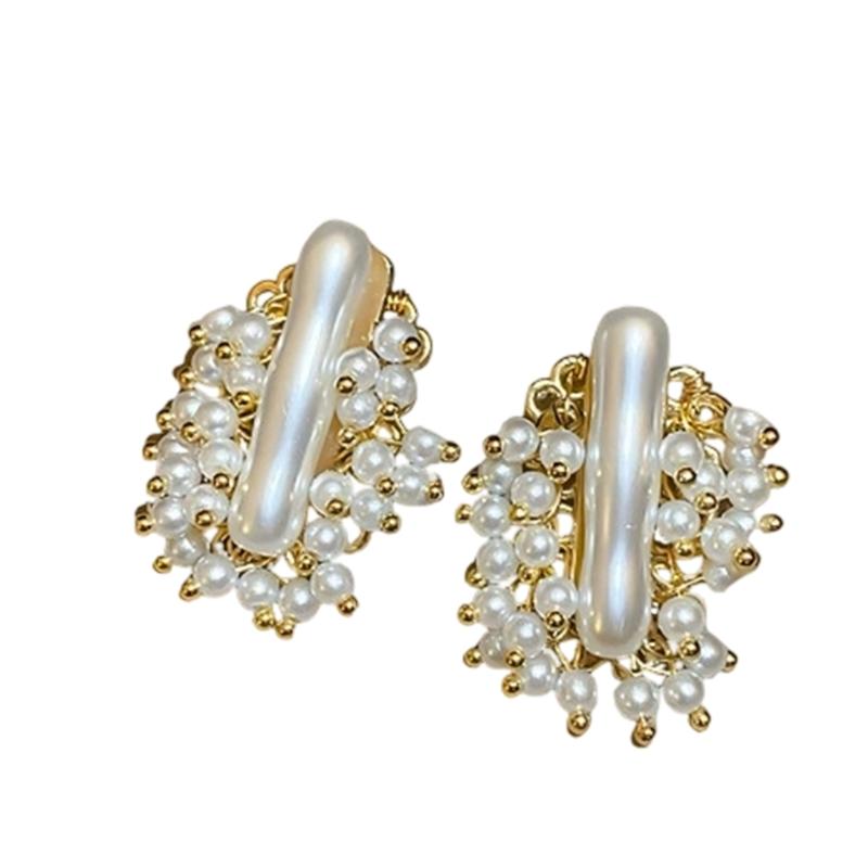 Flower Pearls Studs Earrings Smooth Surfaces Unique Ear Accessory Casual Formal Earrings Suitable for Fashion Women