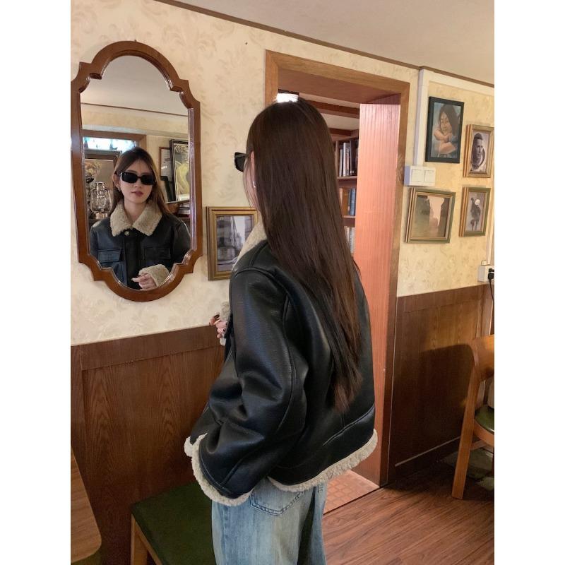 

Новая осенне-зимняя ретро утолщенная женская одежда с лацканами и меховой отделкой, кожаная куртка в стиле маленького локомотива XL 135-72.5 kg чёрный