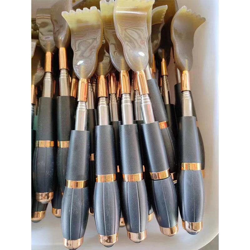 Portable Wooden & Stainless Steel Retractable Itch Scratcher