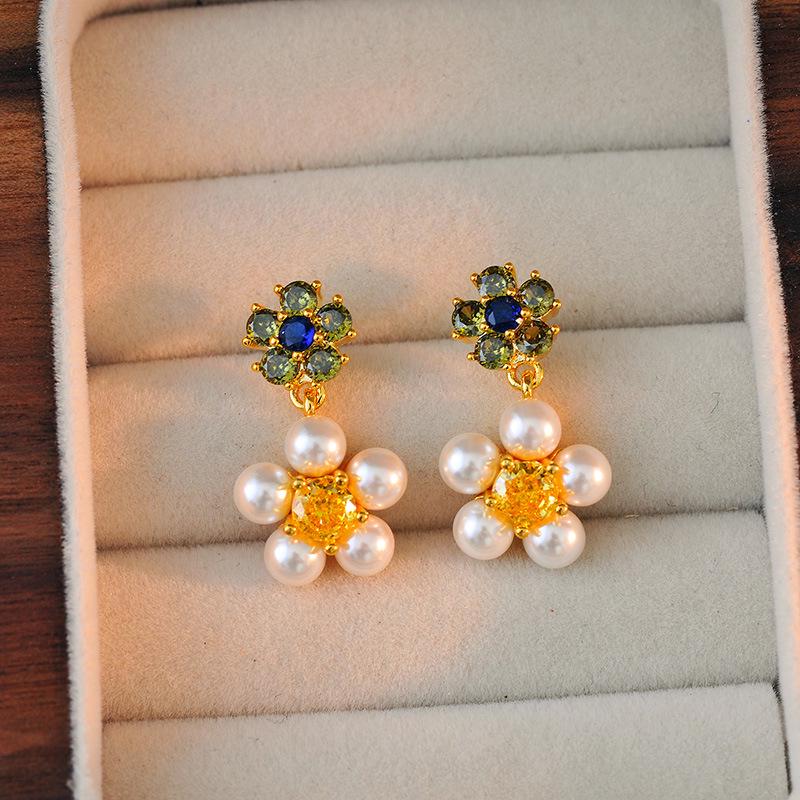 Hong Kong-Style Pearl Inlaid Earrings - Retro, Unique, and Exquisite Design