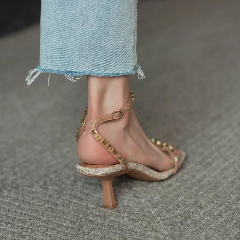 Fashion 2024 summer new women's high heel Roman sandals French retro rivet sandals structured belt square parka sexy new