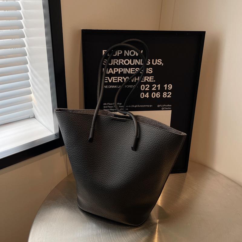Retro fashion large-capacity bag women's 2025 new autumn and winter commuter tote bag niche casual versatile shoulder bag