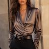 Nuovo Top Satinato Autunnale di Alta Gamma, Design con Scollo a V, Temperamento Professionale, Versatile per Donna