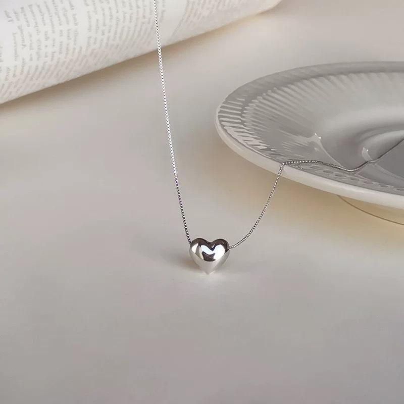 Korean Style Heart Pendant Necklace: Fashionably Versatile Clavicle Chain for Women