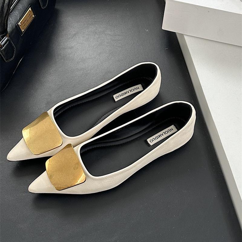 

Французская металлическая квадратная пряжка женские маленькие туфли-лодочки 2025 весна и осень новые универсальные ретро толстый каблук острый носок мягкая кожа балетки 40