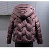 Schicke Daunenjacke mit Kapuze in Übergröße für Frauen mittleren Alters und ältere Frauen – Kurzer Wintermantel