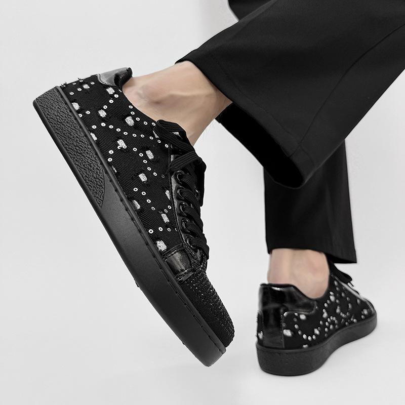 Brand Men Fashion Casual Rivet Board Shoes New Breathable Comfortable Sneakers for Men Flats Vulcanized Shoes Zapatillas Hombre