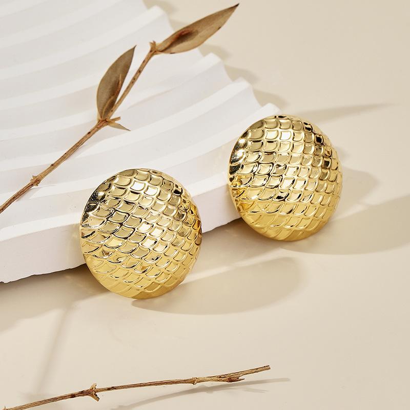 European and American jewelry ins niche design sense heavy industry metal stud earrings fashionable gold light luxury versatile earrings