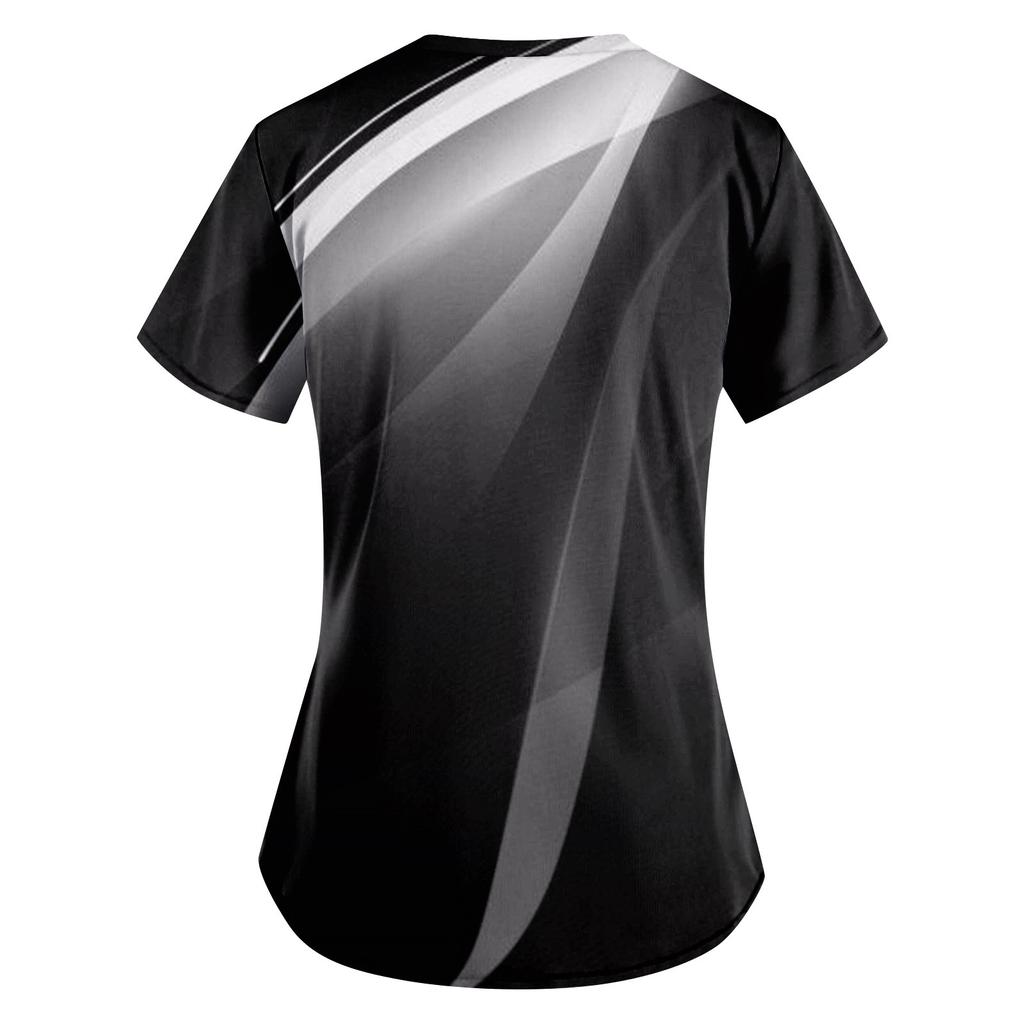 Blusa feminina listrada com estampa geométrica e manga curta com decote em V e bolso de trabalho