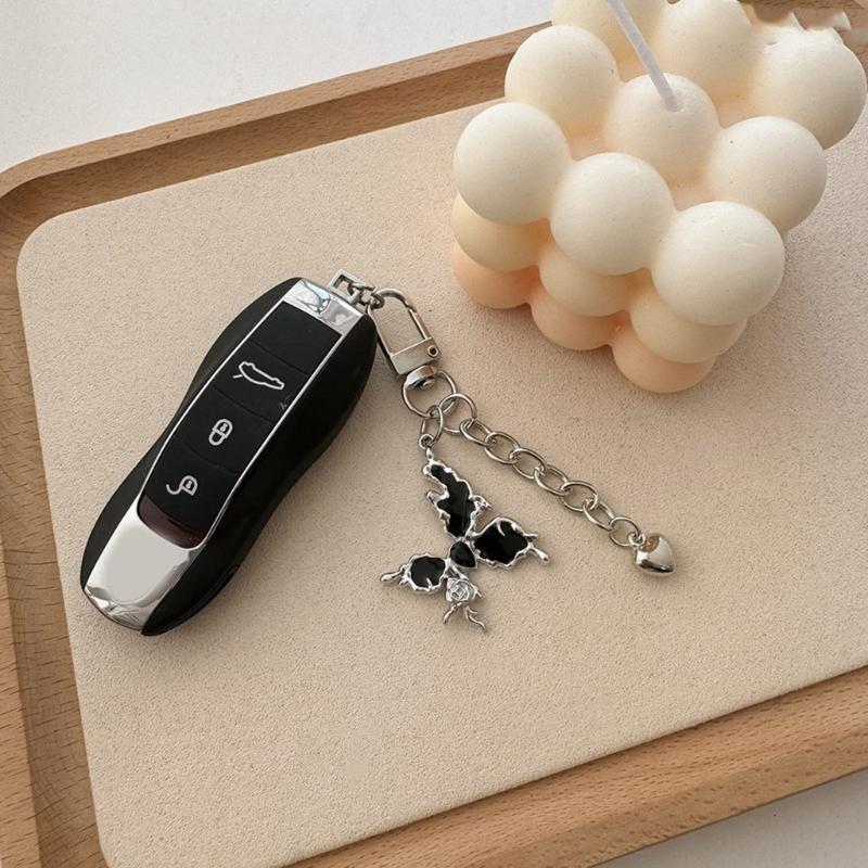 Porte-clés à breloques en forme de cœur et de papillon, joli pendentif décoratif pour sac à dos, pour femmes et filles