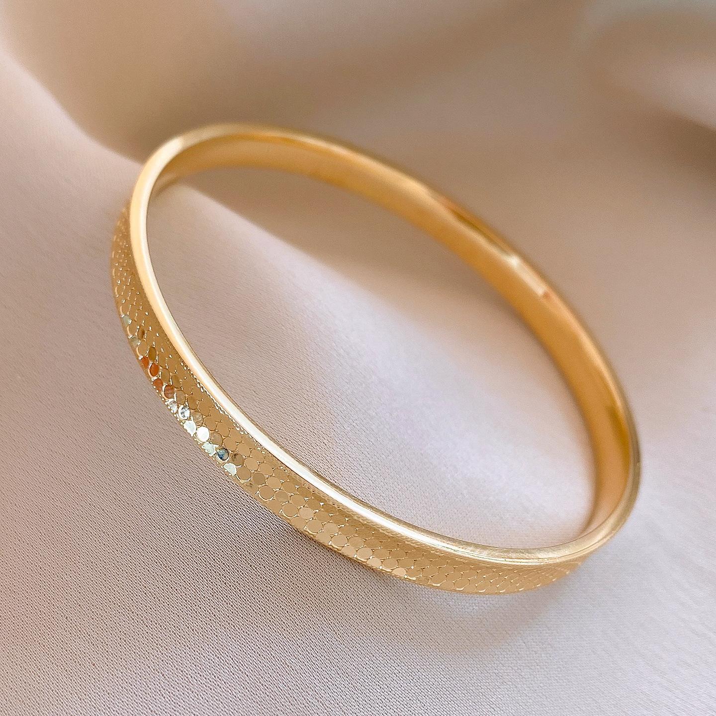 European and American round fish scale concave bracelet versatile bracelet jewelry design sense niche