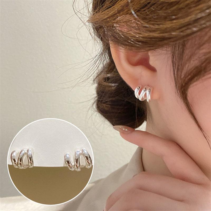 Half-Circle C-Shaped Ripple Stud Earrings for Women - Elegant and Fashionable Design