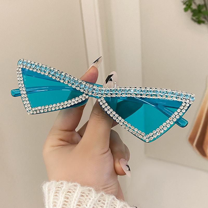 Luxury Cat Eye Rhinestone Classic Sunglasses Noble Luxury Designer Triangle Glasses Uv400 Trend Lunettes De Soleil Pour Femmes