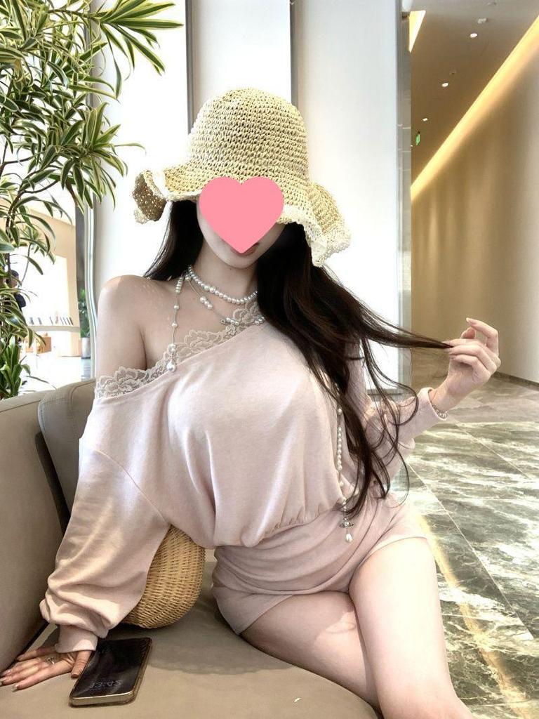 Korean-Style Lace Patchwork Long Sleeve T-Shirt - Spring 2025 Fashion: Sexy, Slimming, Modal
