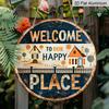 2D Flat, 1pc Round Aluminum Hanging Sign - "Welcome To Our Happy Place" Retro Folk Art Metal Wall Art, Vintage Distressed House & Fence Design