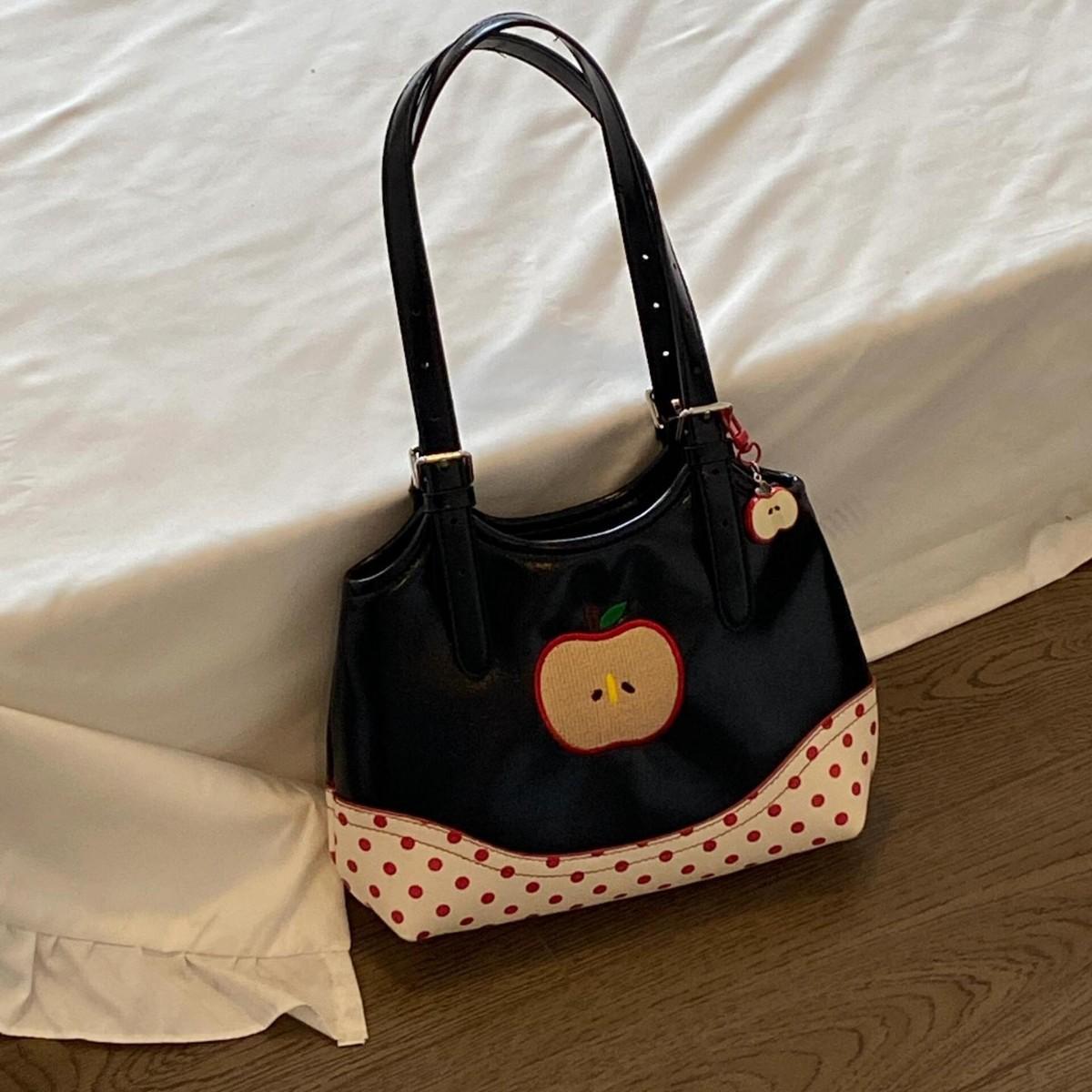 

Летняя милая женская сумочка в яблочный горошек, новая нишевая дизайнерская сумка-тоут небольшого размера для поездок на работу, 2025 чёрный