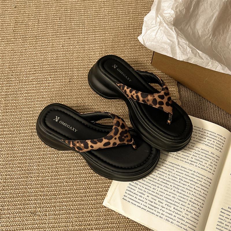 Fashion Thick-soled Slippers for Women Wear Non-slip Thick-soled Flip-flops Women's 2025 Summer New Versatile Beach Cool Slippers Womens