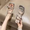 Calçados femininos – Sapatos abertos