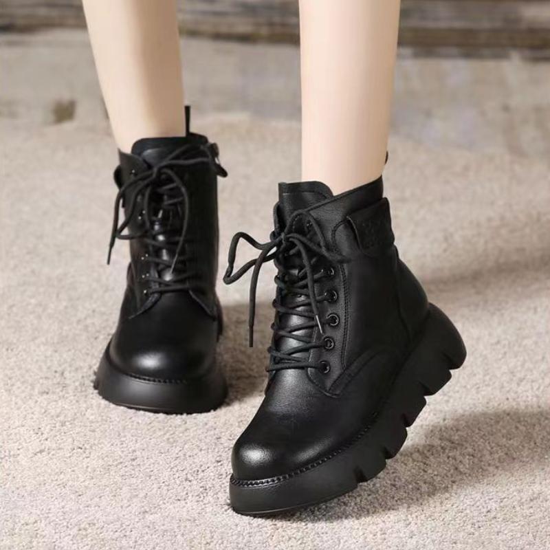 Модные универсальные зимние ботинки на толстой подошве для женщин на осень и зиму 2024 — фото 3