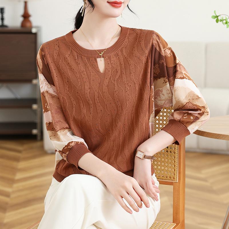 2025 Mom's Autumn Knitted Top - Fashionable Lightweight T-Shirt for Middle-aged Women