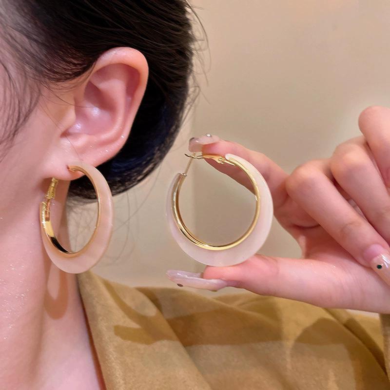 Elegante europäische und amerikanische Statement-Creolen für Damen – Luxuriöses, modisches Design für Herbst/Winter.