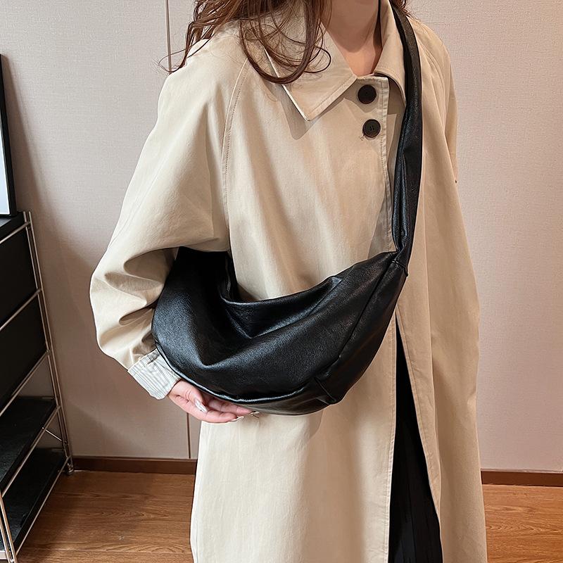 Fashion and Lazy Leisure Temperament 2025 Autumn and Winter Women's New Ins Texture Simple Shoulder Crossbody Dumpling Bag