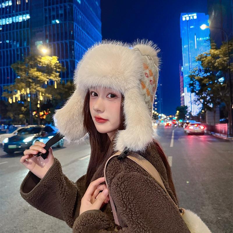 Chapeau d'hiver épais en polaire pour femmes, protection contre le froid et chaleur, protection des oreilles, chapeau en laine avec pompon, style ethnique, couleur, chapeau tricoté