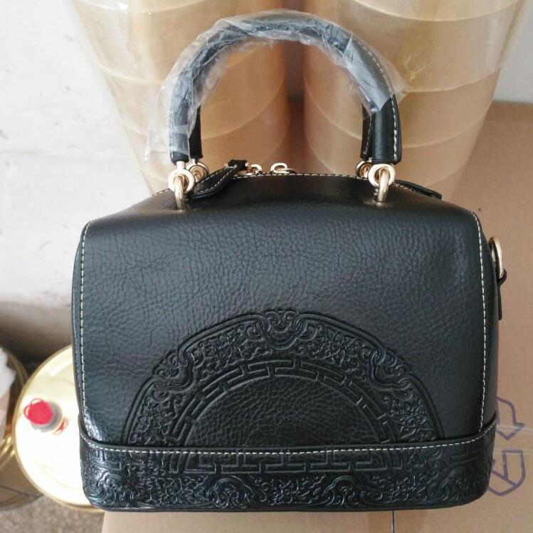 

Повседневная кожаная сумка кроссбоди с тиснением, модная и универсальная для весны чёрный