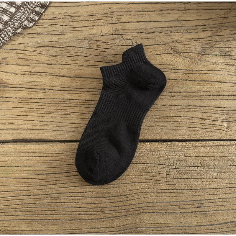 1 Pair of Spring and Autumn Solid Color Breathable Socks Fashionable High-quality Knitted Cotton Men's Socks Casual Boat Socks