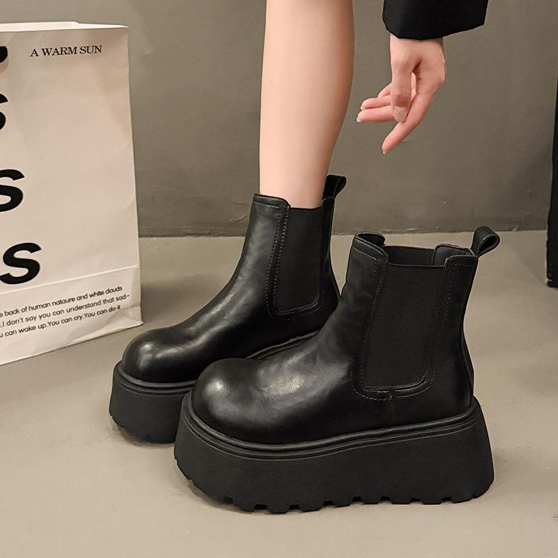 Thick-soled versatile small women's boots new short boots short tube fashion muffin bottom Martin boots women look thin autumn and winter