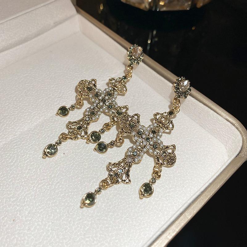 European and American Black Diamond-encrusted Butterfly Flower Fringed Earrings Temperament Earrings Light Luxury Earrings Women