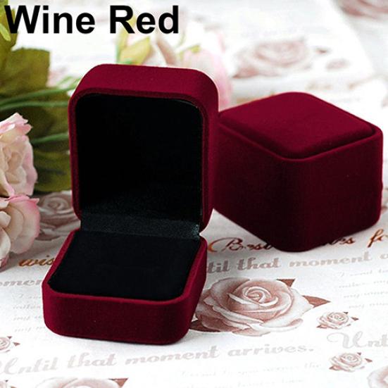 

Оксамитова Коробка-Органайзер для Зберігання Прикрас: Намиста, Кільця, Сережки. Подарункова Коробка вина червоного кольору