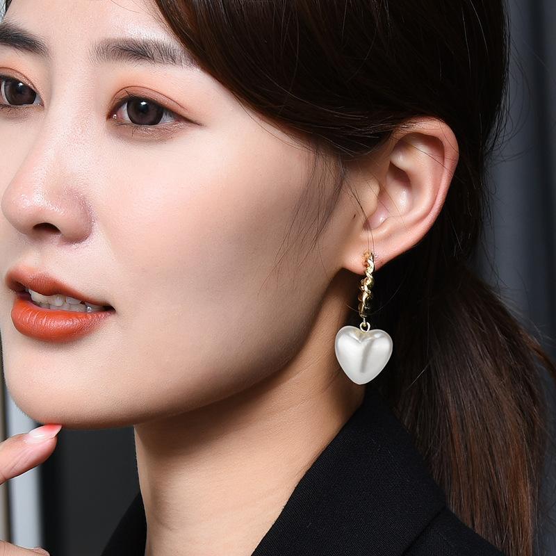 Stylish And Simple Heart Earrings Korean Trend 925 Silver Needle Earrings Women'S Geometric Earrings