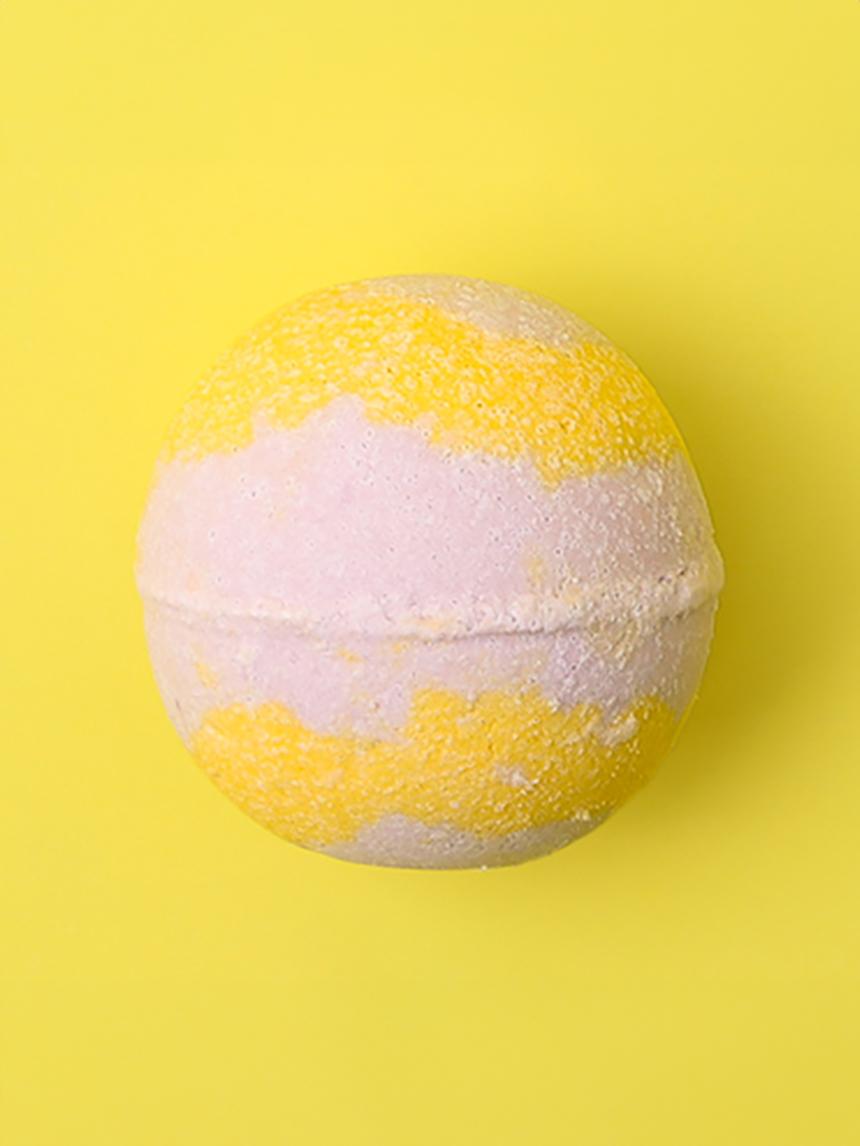 

Black Cherry Scented Foaming Bath Bomb (150g) 1ea