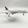 1/400 20cm Metal Scale Aircraft B747 Delta Air Lines Airplane Model Die-casting Alloy Metal Airplane Toys with Landing Gear Collection