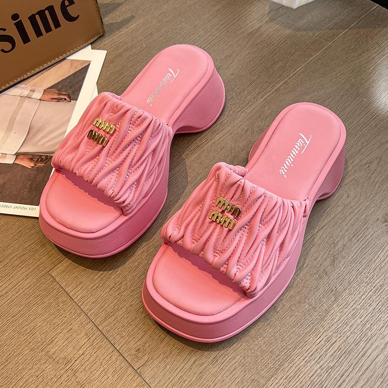 

Cool slippers outer wear female summer 2025 new fairy style Korean version thick-soled one-word drag versatile sweet beach shoes 40 розовый