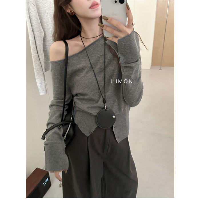 Design Sense Slanted Off-Shoulder Knit Top: Women's Slimming Long Sleeve, Autumn/Winter Collection, Small Size, Elegant and Versatile Fashion