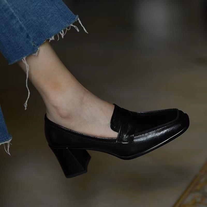 Tacchi alti con tacco grosso da donna autunno 2025 nuovi mocassini neri stile britannico temperamento punta quadrata scarpe singole
