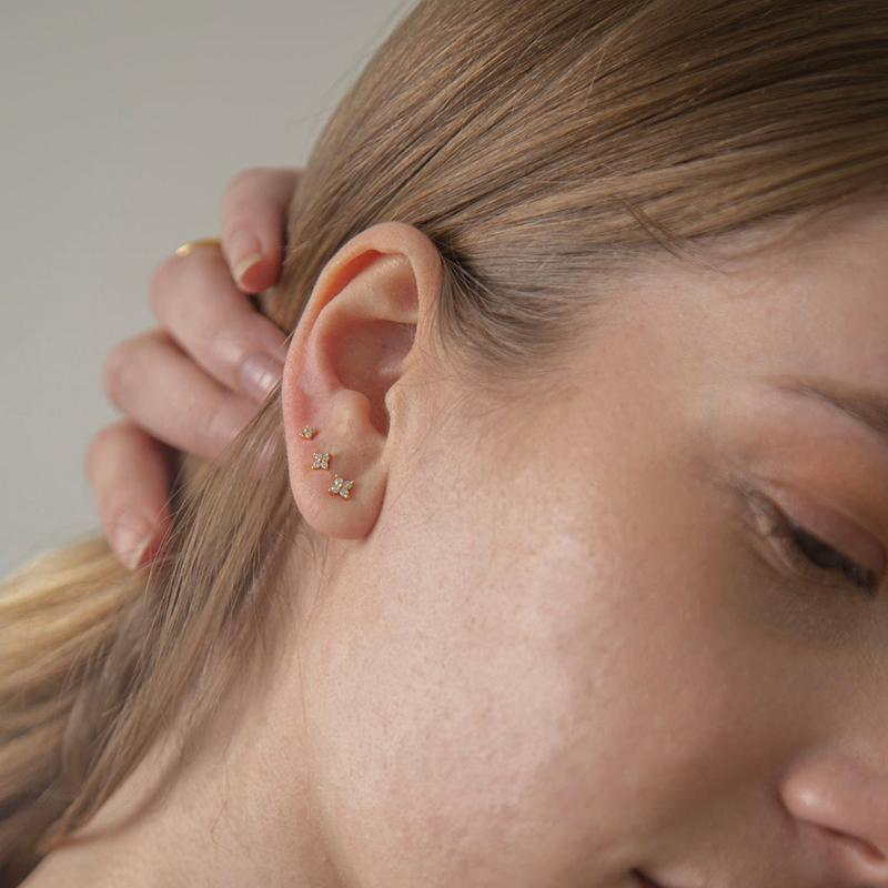 Huitan Zarte Kleine Blume Ohrstecker Damenmode Klein Frisch Stil Zarte Mädchen Ohrringe Goldfarbe Schmuck Dropshipping