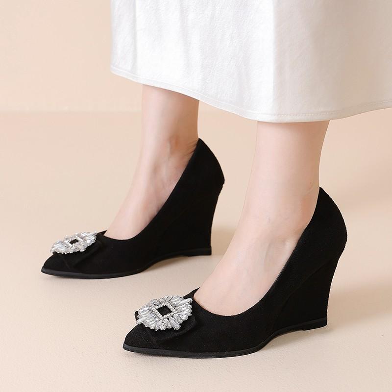 

Модные черные туфли на танкетке для женщин, весна 2025, новая мода, стразы, острый носок, мелкий вырез, мягкая подошва, высокие каблуки 43 чёрный